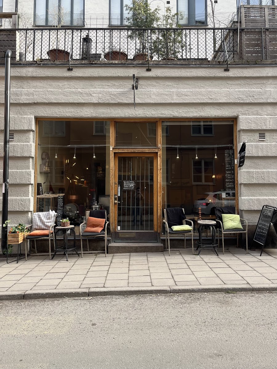 Rialto Mat & Café Photos 2